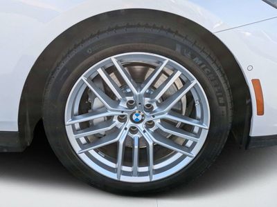 2025 BMW 5 Series — photo 9 view