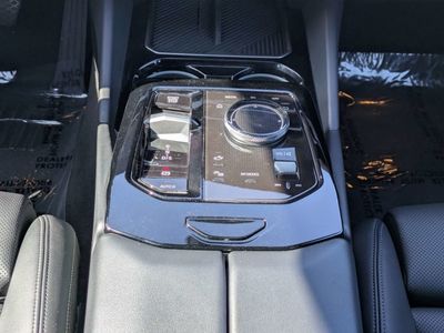 2025 BMW 5 Series — photo 18 view