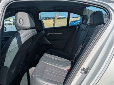 2025 BMW 5 Series — photo 12 view