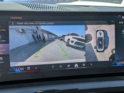 2025 BMW 5 Series — photo 16 view