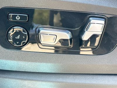 2027 BMW X7 — photo 27 view