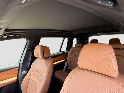 2027 BMW X7 — photo 29 view