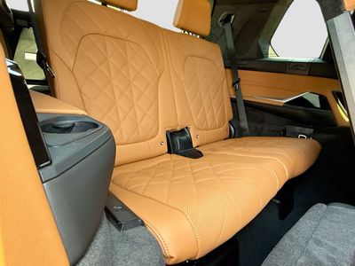 2027 BMW X7 — photo 22 view