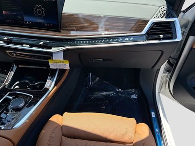 2027 BMW X7 — photo 19 view