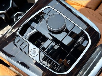 2027 BMW X7 — photo 31 view