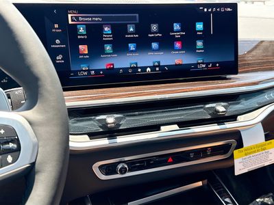 2027 BMW X7 — photo 30 view