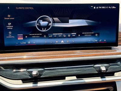2027 BMW X7 — photo 37 view