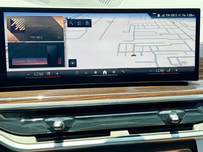 2027 BMW X7 — photo 35 view