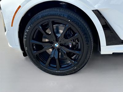 2027 BMW X7 — photo 44 view