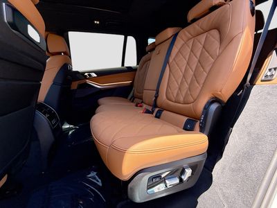 2027 BMW X7 — photo 23 view