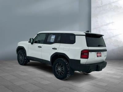 2025 Toyota Land Cruiser - Photo 4
