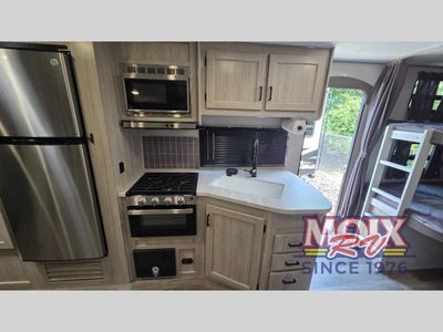 2025 Coachmen RV Catalina Legacy Edition - Photo 7