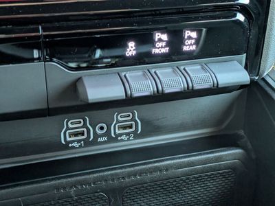 2025 Ram 1500 — photo 24 view
