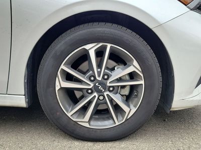 2024 Kia Forte — photo 9 view