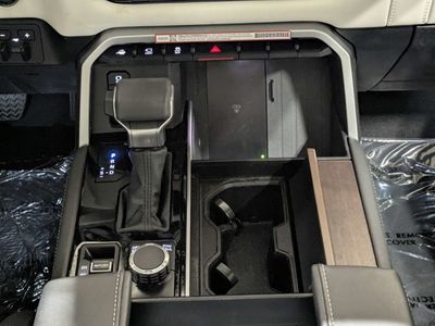 2025 Toyota Sequoia — photo 21 view