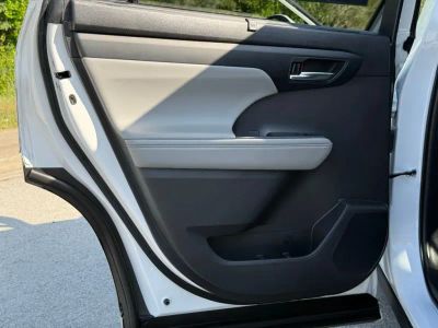 2023 Toyota Highlander - Photo 25