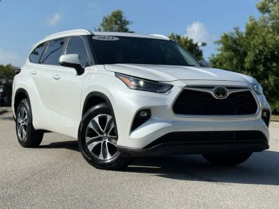 2023 Toyota Highlander - Photo 1