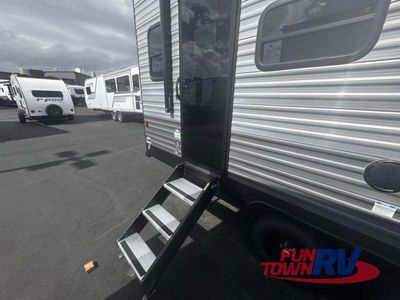 2025 Coachmen RV Catalina Summit Series 8 - Photo 9