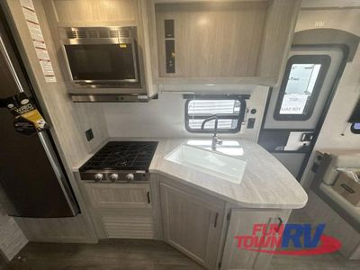2025 Coachmen RV Catalina Summit Series 8 - Photo 16