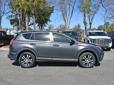 2017 Toyota RAV4 - Photo 5