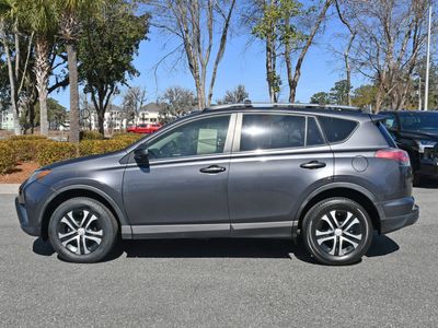 2017 Toyota RAV4 - Photo 2