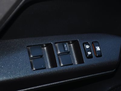 2017 Toyota RAV4 - Photo 10