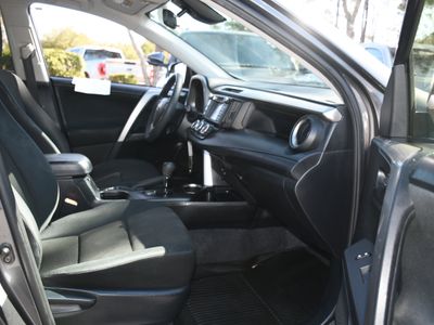 2017 Toyota RAV4 - Photo 20