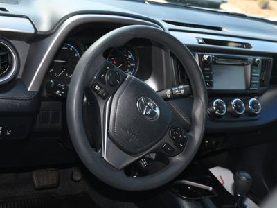 2017 Toyota RAV4 - Photo 8