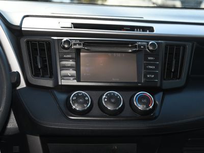 2017 Toyota RAV4 - Photo 16