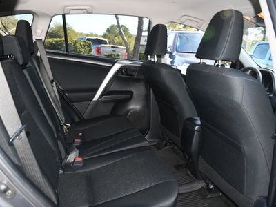 2017 Toyota RAV4 - Photo 18