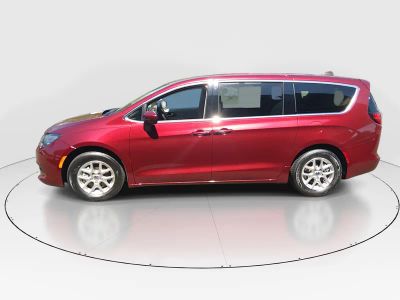 2023 Chrysler Voyager - Photo 4