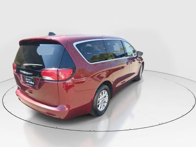 2023 Chrysler Voyager - Photo 7