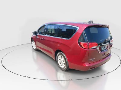 2023 Chrysler Voyager - Photo 5