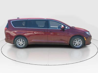 2023 Chrysler Voyager - Photo 8