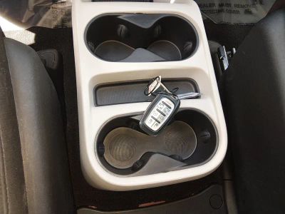 2023 Chrysler Voyager - Photo 15