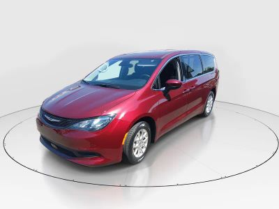 2023 Chrysler Voyager - Photo 3