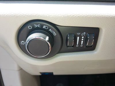 2023 Chrysler Voyager - Photo 13