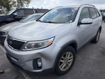 2014 Kia Sorento LX in Silver — front three-quarter view