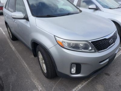2014 Kia Sorento — rear three-quarter view