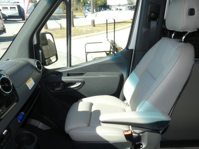 2024 Fleetwood Xcursion - Photo 12