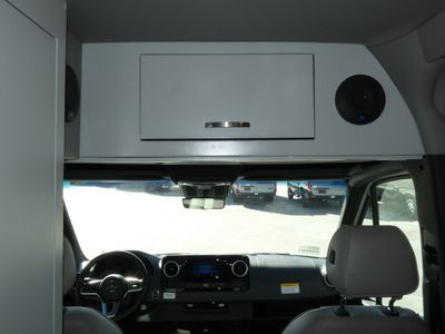 2024 Fleetwood Xcursion - Photo 13