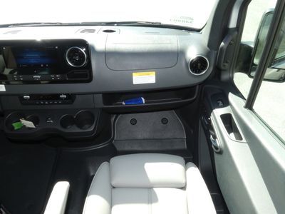 2024 Fleetwood Xcursion - Photo 11