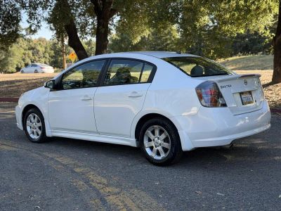 2012 Nissan Sentra — photo 9 view