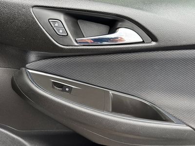 2019 Chevrolet Cruze - Photo 17