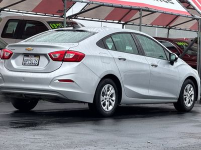 2019 Chevrolet Cruze - Photo 2