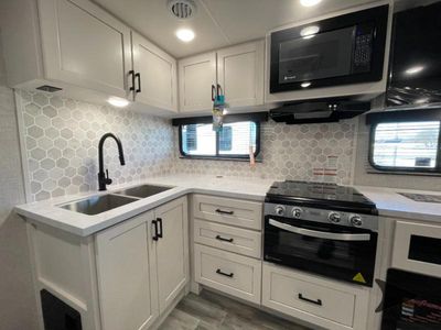 2026 Jayco Jay Feather — photo 25 view