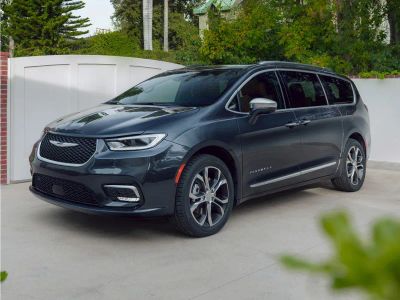 2021 Chrysler Pacifica Touring L in Velvet — front three-quarter view