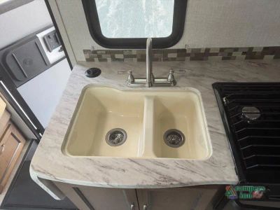 2019 Coachmen RV Prism — photo 27 view