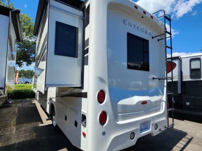 2024 Jayco Entegra 31UL — photo 18 view