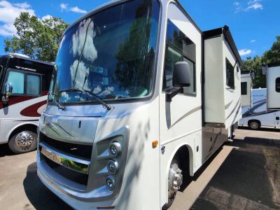 2024 Jayco Entegra 31UL — front three-quarter view